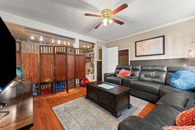 4057 30th Avenue S, Seattle, WA 98108