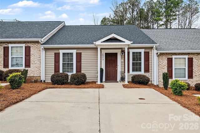 2073 Pin Oak Place, Cramerton, NC 28032
