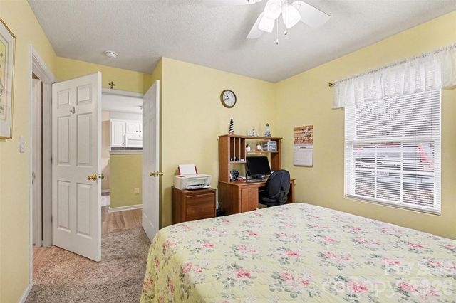 2073 Pin Oak Place, Cramerton, NC 28032