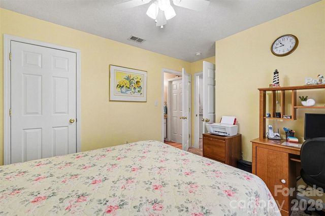 2073 Pin Oak Place, Cramerton, NC 28032