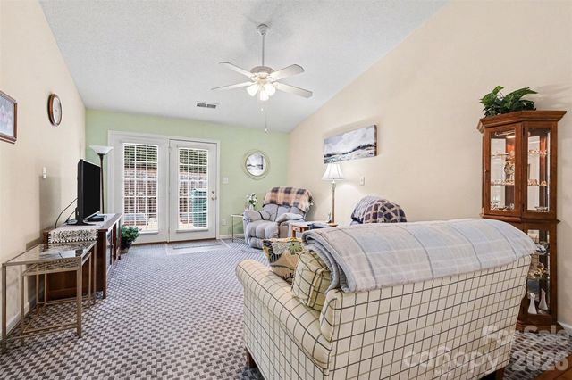 2073 Pin Oak Place, Cramerton, NC 28032