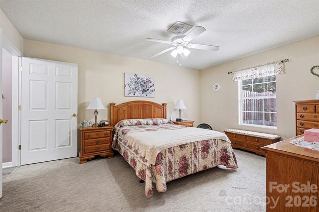 2073 Pin Oak Place, Cramerton, NC 28032