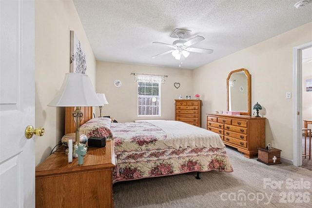 2073 Pin Oak Place, Cramerton, NC 28032