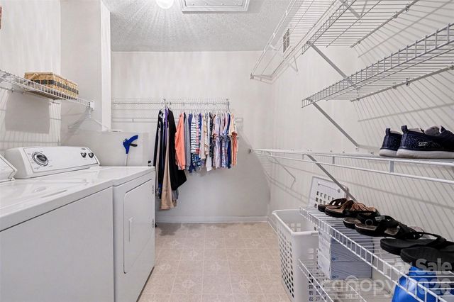 2073 Pin Oak Place, Cramerton, NC 28032