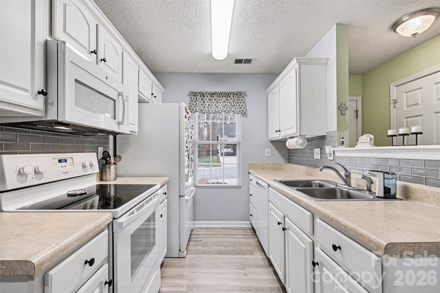 2073 Pin Oak Place, Cramerton, NC 28032