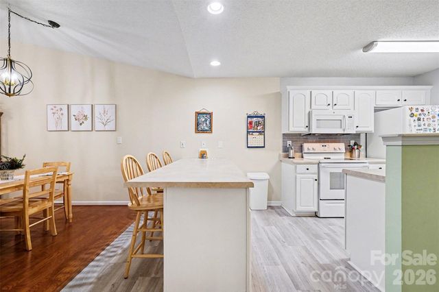 2073 Pin Oak Place, Cramerton, NC 28032