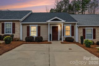2073 Pin Oak Place, Cramerton, NC 28032