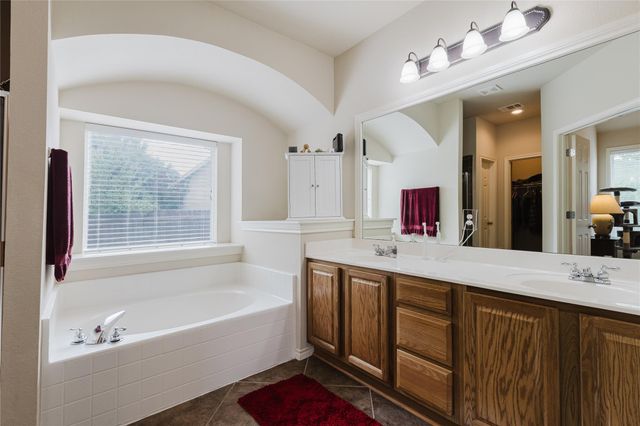 722 Tom Kite DR, Round Rock, TX 78664