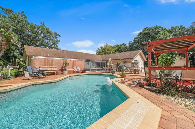 9700 NW 28th St, Hollywood, FL 33024