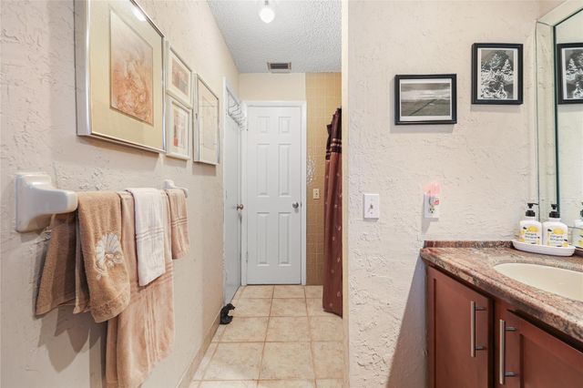 9700 NW 28th St, Hollywood, FL 33024