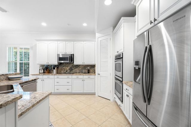 910 SW Palm Cove Drive, Palm City, FL 34990