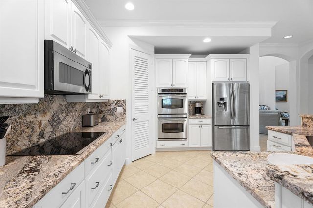 910 SW Palm Cove Drive, Palm City, FL 34990
