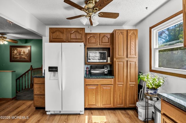 31 W Shore Drive, Southampton, NJ 08088