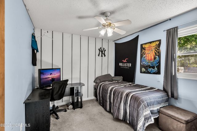 31 W Shore Drive, Southampton, NJ 08088