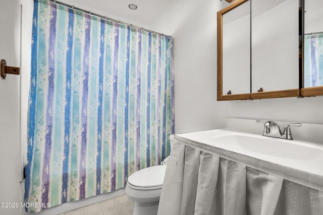 31 W Shore Drive, Southampton, NJ 08088