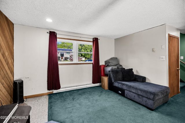 31 W Shore Drive, Southampton, NJ 08088