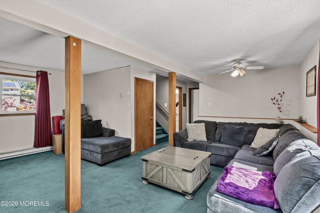 31 W Shore Drive, Southampton, NJ 08088