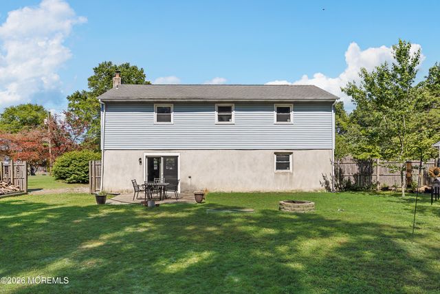 31 W Shore Drive, Southampton, NJ 08088