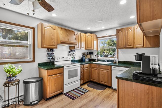 31 W Shore Drive, Southampton, NJ 08088