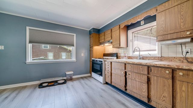423 W Madison Street, Belvidere, IL 61008