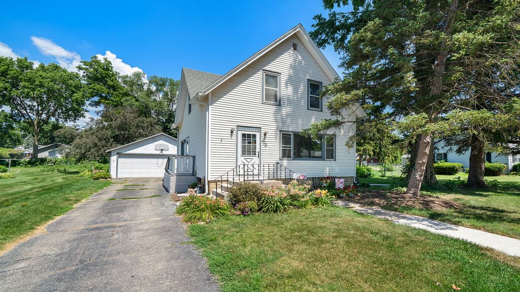 423 W Madison Street, Belvidere, IL 61008