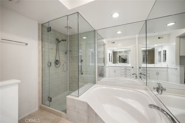 2960 Neilson Way 301, Santa Monica, CA 90405