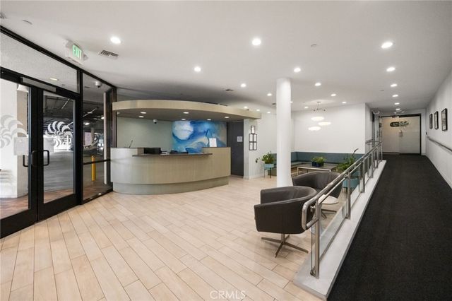 2960 Neilson Way 301, Santa Monica, CA 90405