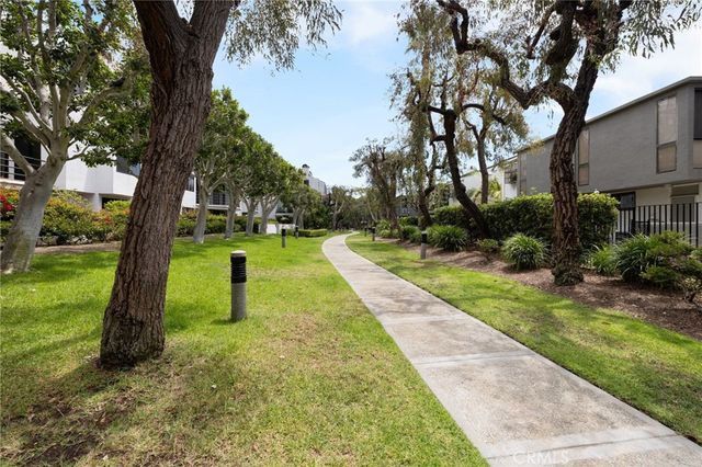 2960 Neilson Way 301, Santa Monica, CA 90405