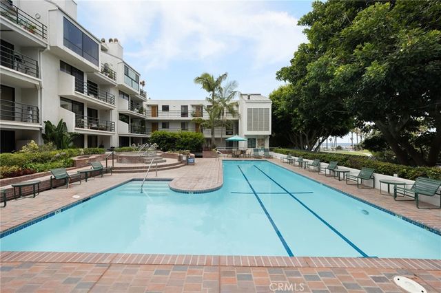 2960 Neilson Way 301, Santa Monica, CA 90405