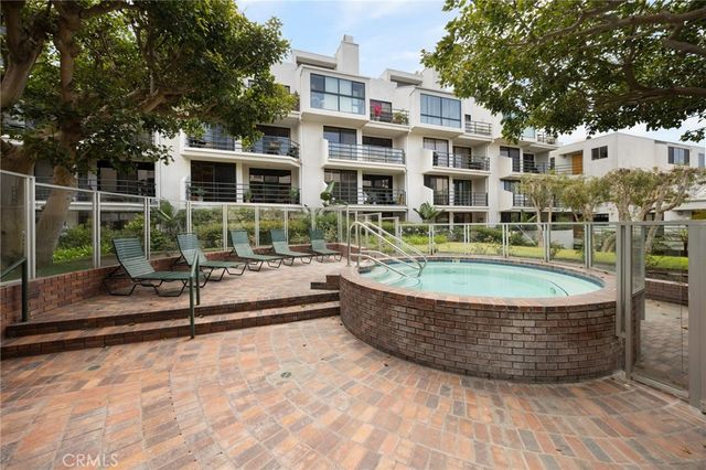 2960 Neilson Way 301, Santa Monica, CA 90405