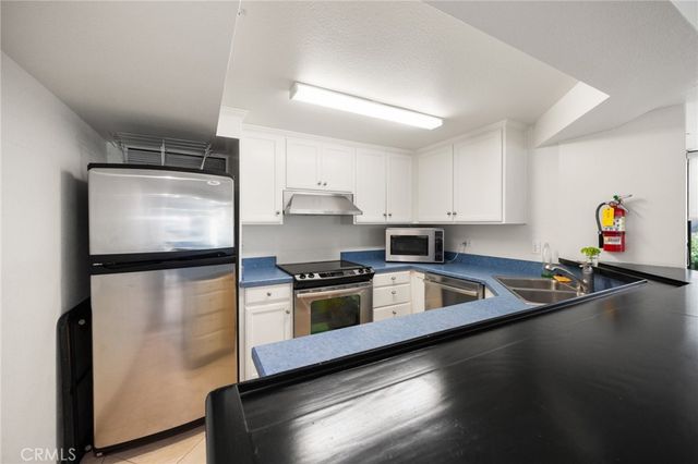 2960 Neilson Way 301, Santa Monica, CA 90405