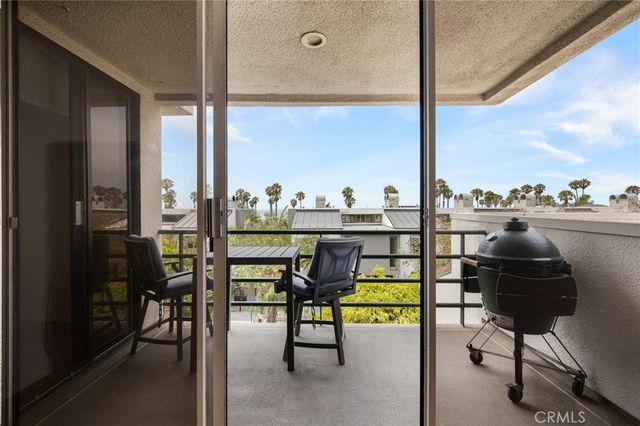 2960 Neilson Way 301, Santa Monica, CA 90405