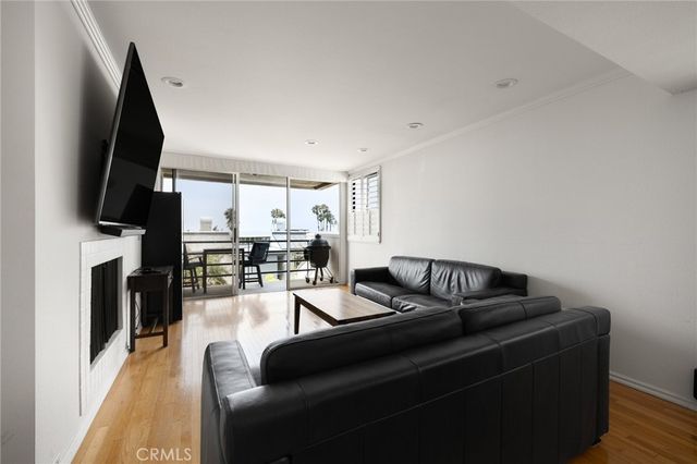 2960 Neilson Way 301, Santa Monica, CA 90405
