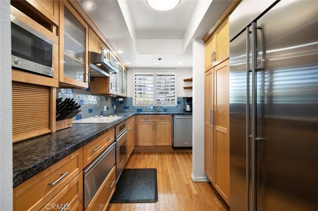 2960 Neilson Way 301, Santa Monica, CA 90405
