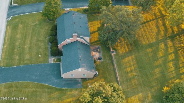 114 Hillcrest Dr, Bardstown, KY 40004