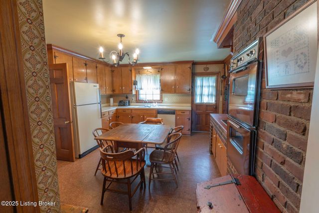 114 Hillcrest Dr, Bardstown, KY 40004