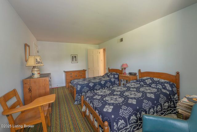 114 Hillcrest Dr, Bardstown, KY 40004