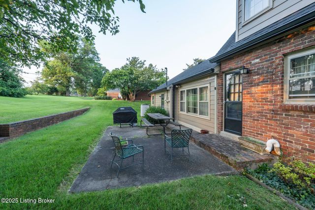 114 Hillcrest Dr, Bardstown, KY 40004