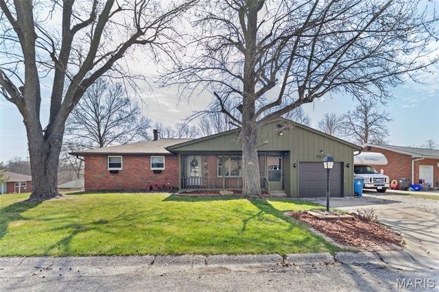 4917 W Hill Drive, Godfrey, IL 62035