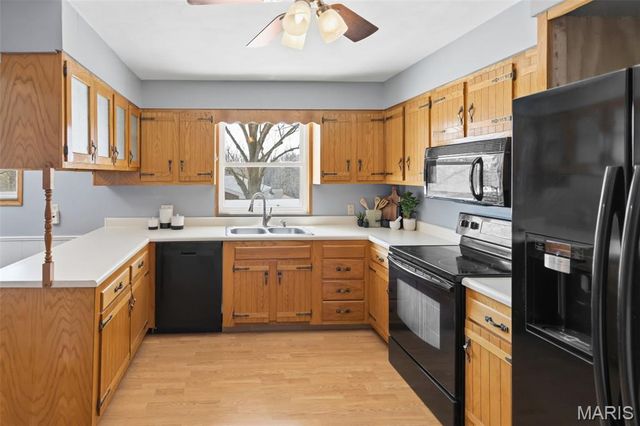 4917 W Hill Drive, Godfrey, IL 62035