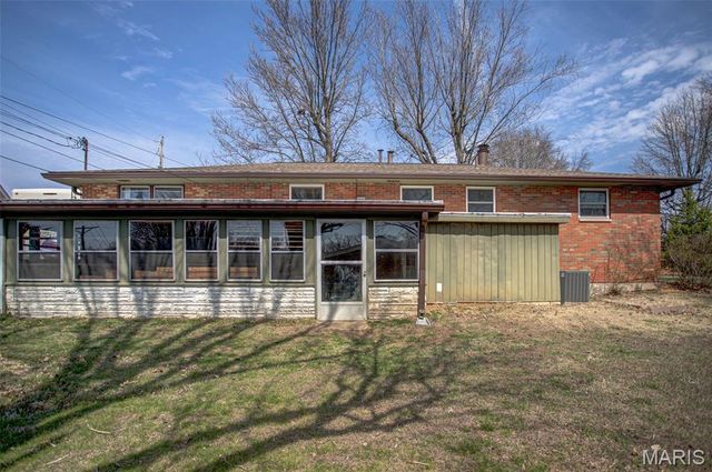 4917 W Hill Drive, Godfrey, IL 62035