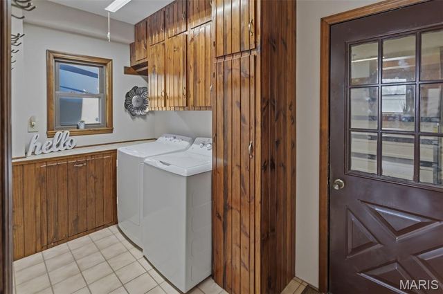 4917 W Hill Drive, Godfrey, IL 62035