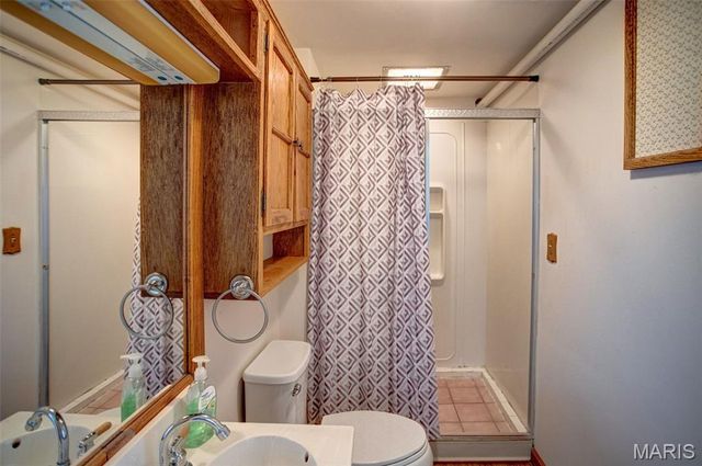 4917 W Hill Drive, Godfrey, IL 62035