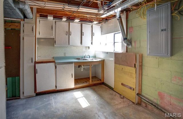 4917 W Hill Drive, Godfrey, IL 62035