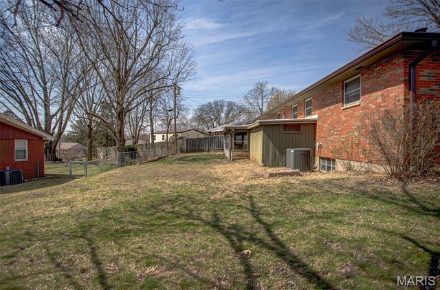 4917 W Hill Drive, Godfrey, IL 62035