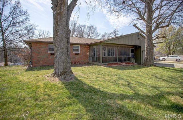 4917 W Hill Drive, Godfrey, IL 62035