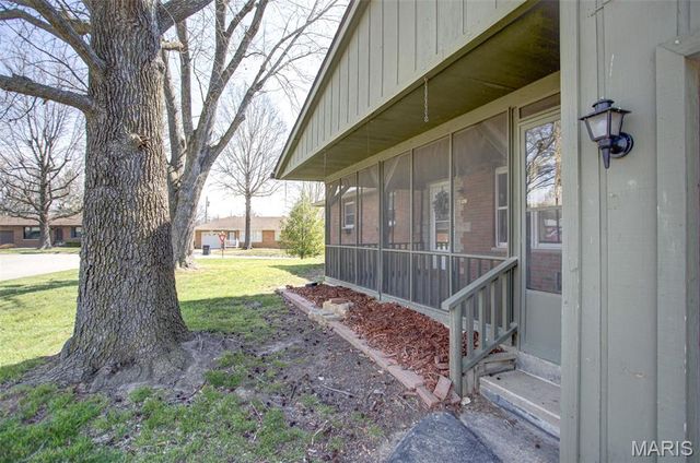 4917 W Hill Drive, Godfrey, IL 62035