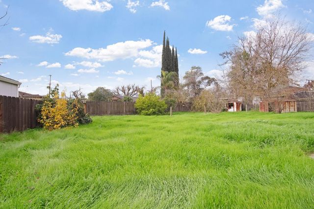 1915 Tracy Ct, Modesto, CA 95350