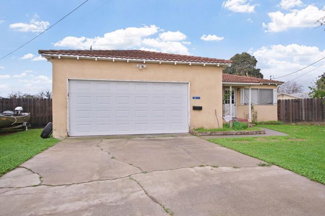 1915 Tracy Ct, Modesto, CA 95350