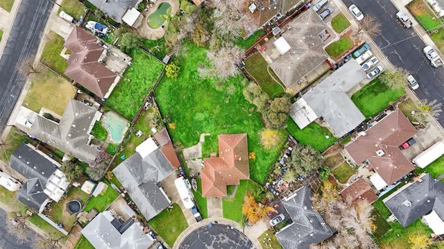 1915 Tracy Ct, Modesto, CA 95350